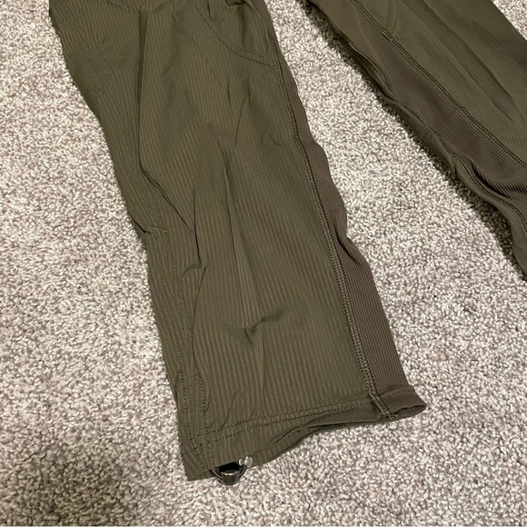 Lululemon Cropped Studio Pants Size 2 - Picture 4 of 8